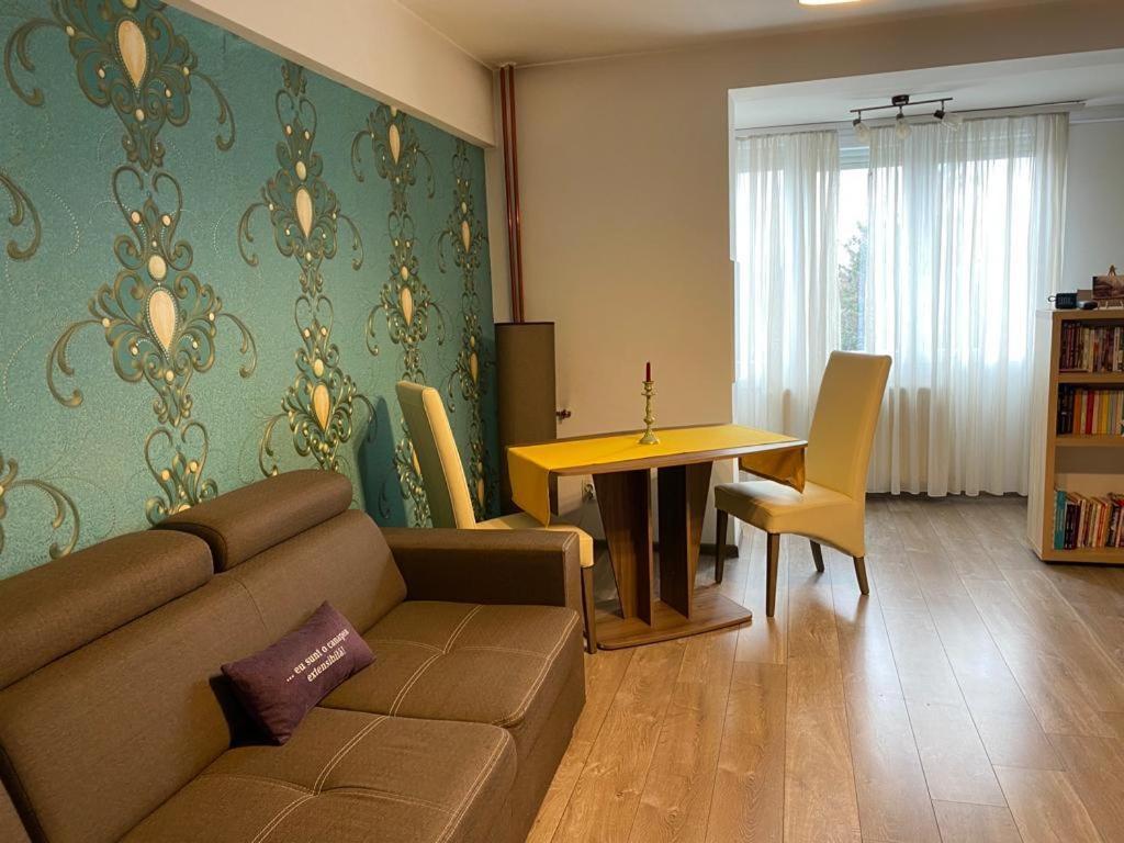 Central Cosy Apart Oradea Apartamento Exterior foto