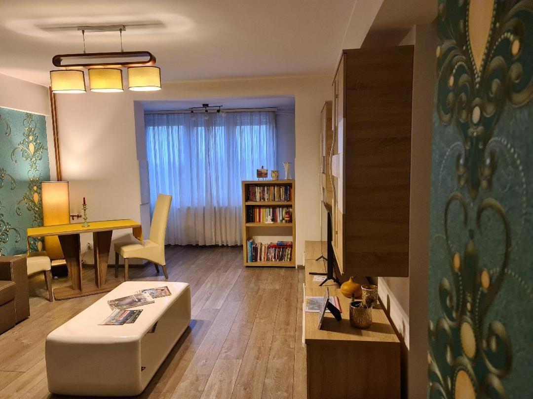 Central Cosy Apart Oradea Apartamento Exterior foto